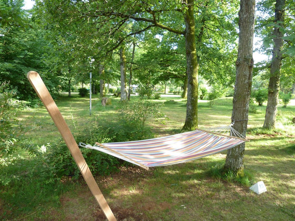 Camping Etang Du Camp Senergues Экстерьер фото