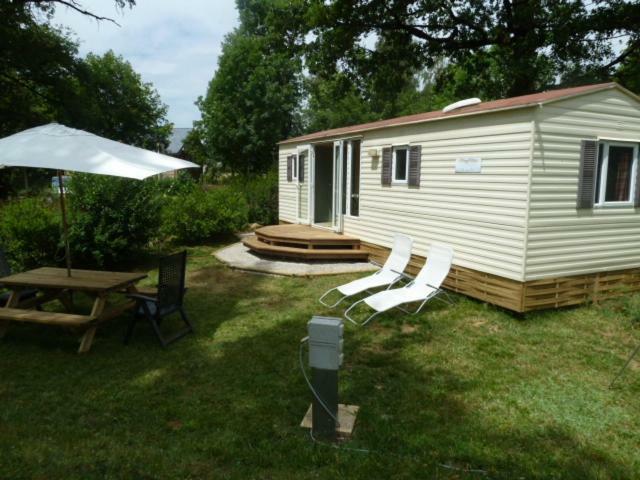 Camping Etang Du Camp Senergues Экстерьер фото